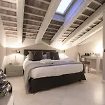 Lejlighedshotel Seven Historical Trieste