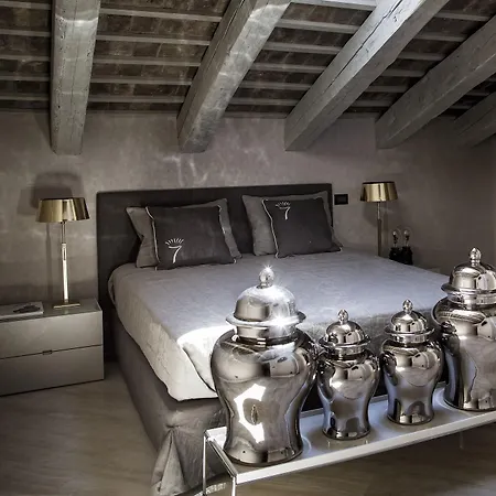 Seven Historical Apart Otel