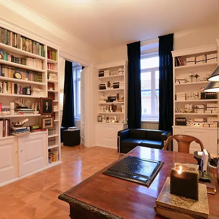 מלון דירות Seven Historical 4*