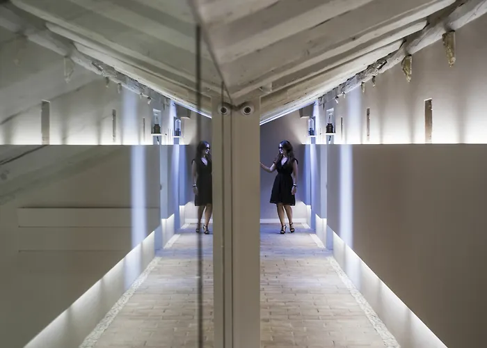 Seven Historical Апарт-готель